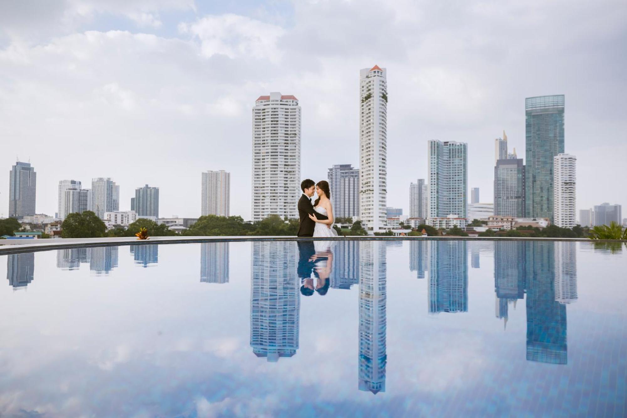 Chatrium Hotel Riverside Μπανγκόκ Εξωτερικό φωτογραφία A couple in Shenzhen, China