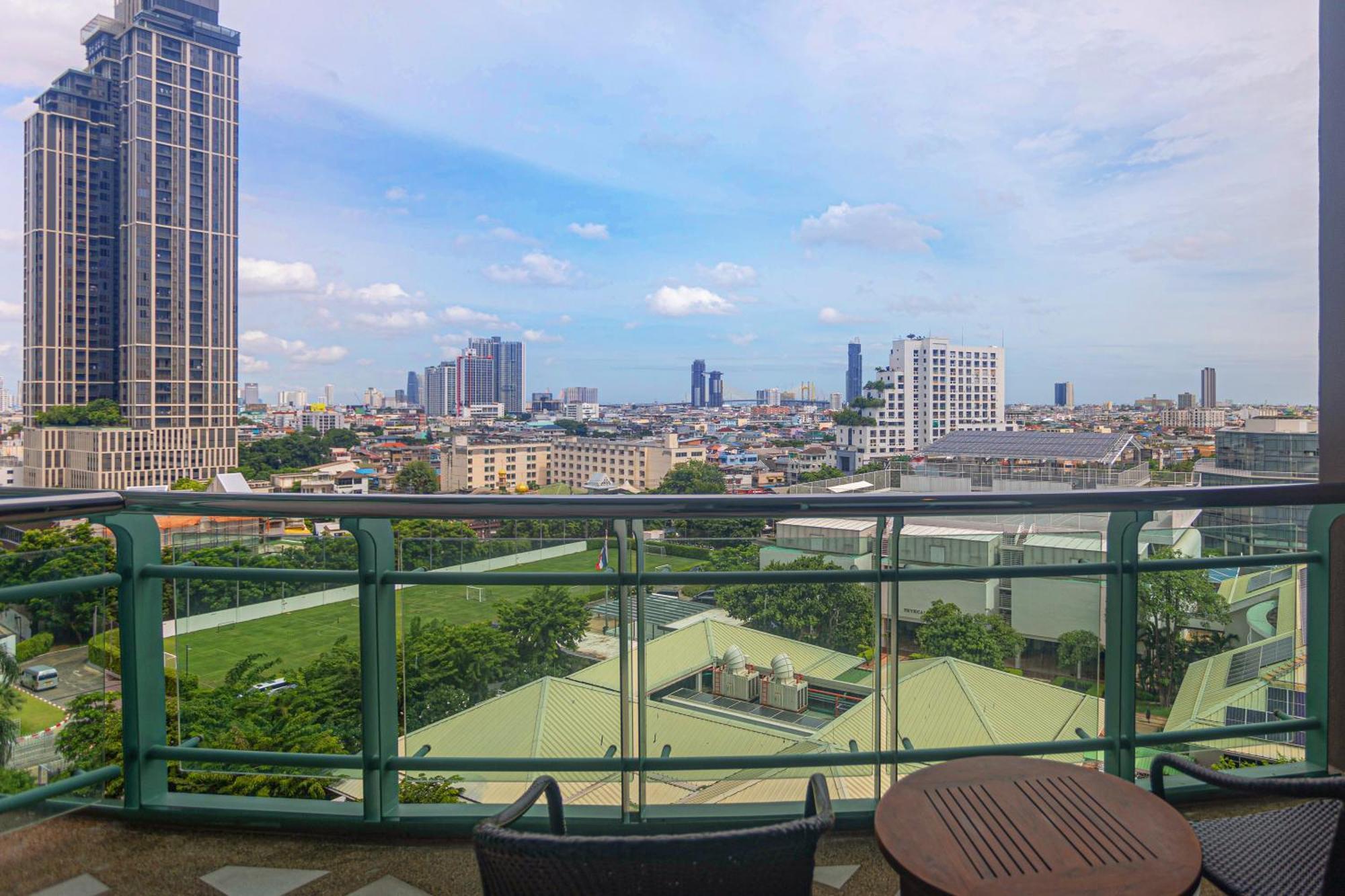 Chatrium Hotel Riverside Μπανγκόκ Εξωτερικό φωτογραφία View of the Makati skyline from the 29th floor of the Shangri-La Hotel